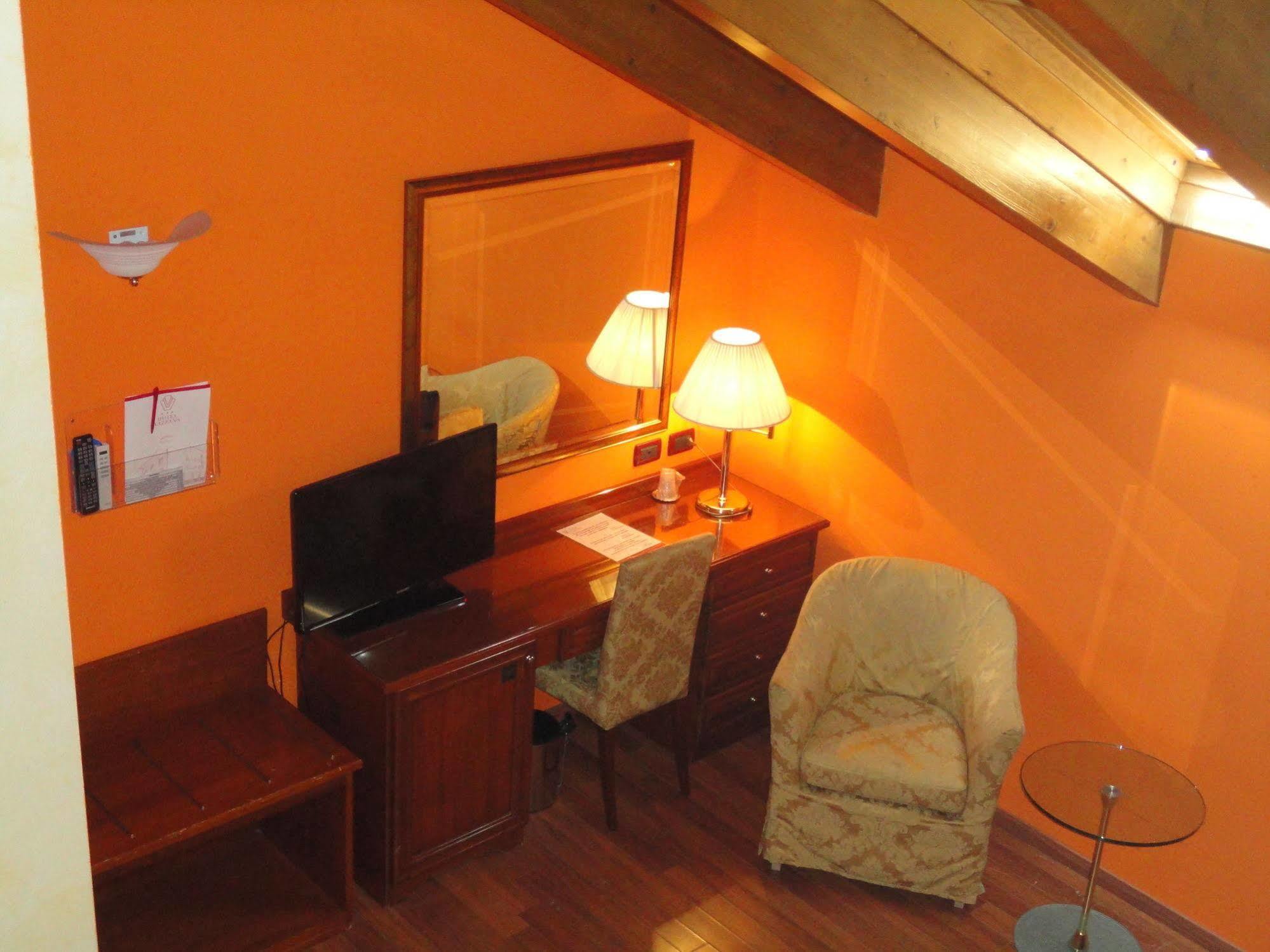 Hotel Vazzana ヴォルピャーノ エクステリア 写真