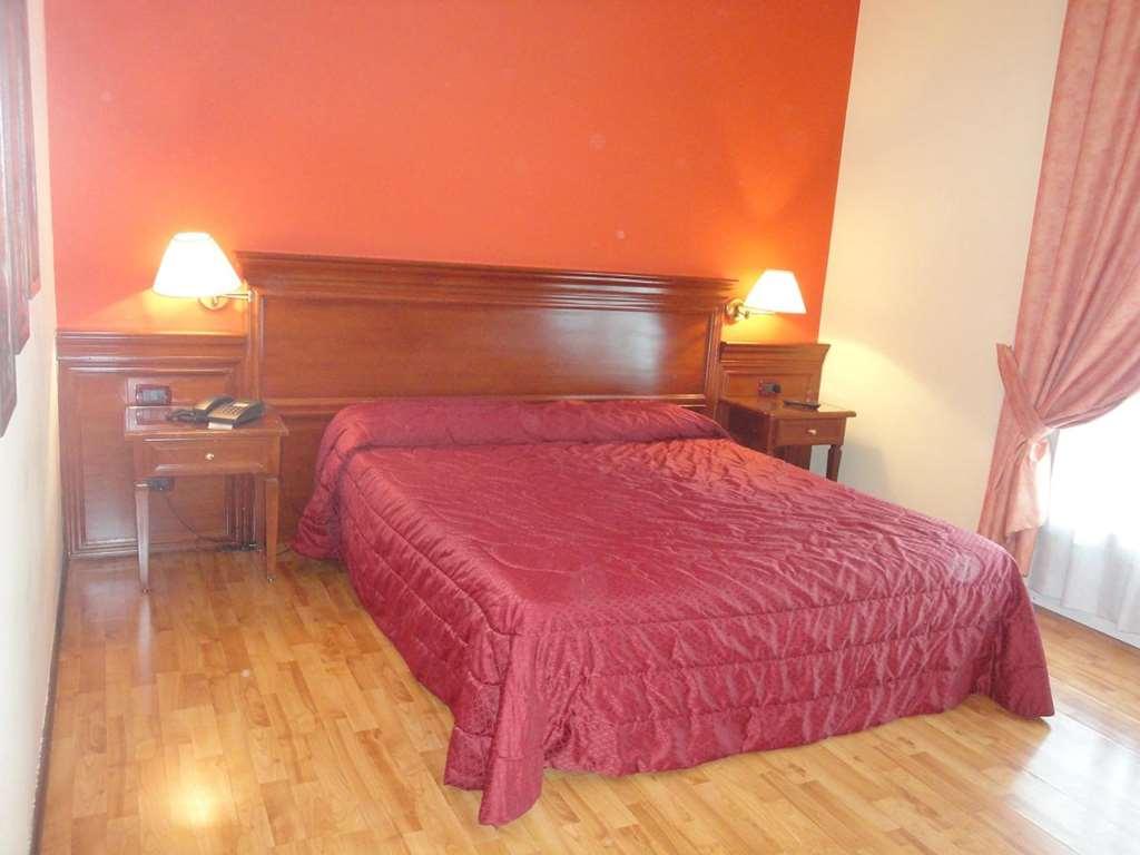 Hotel Vazzana ヴォルピャーノ 部屋 写真