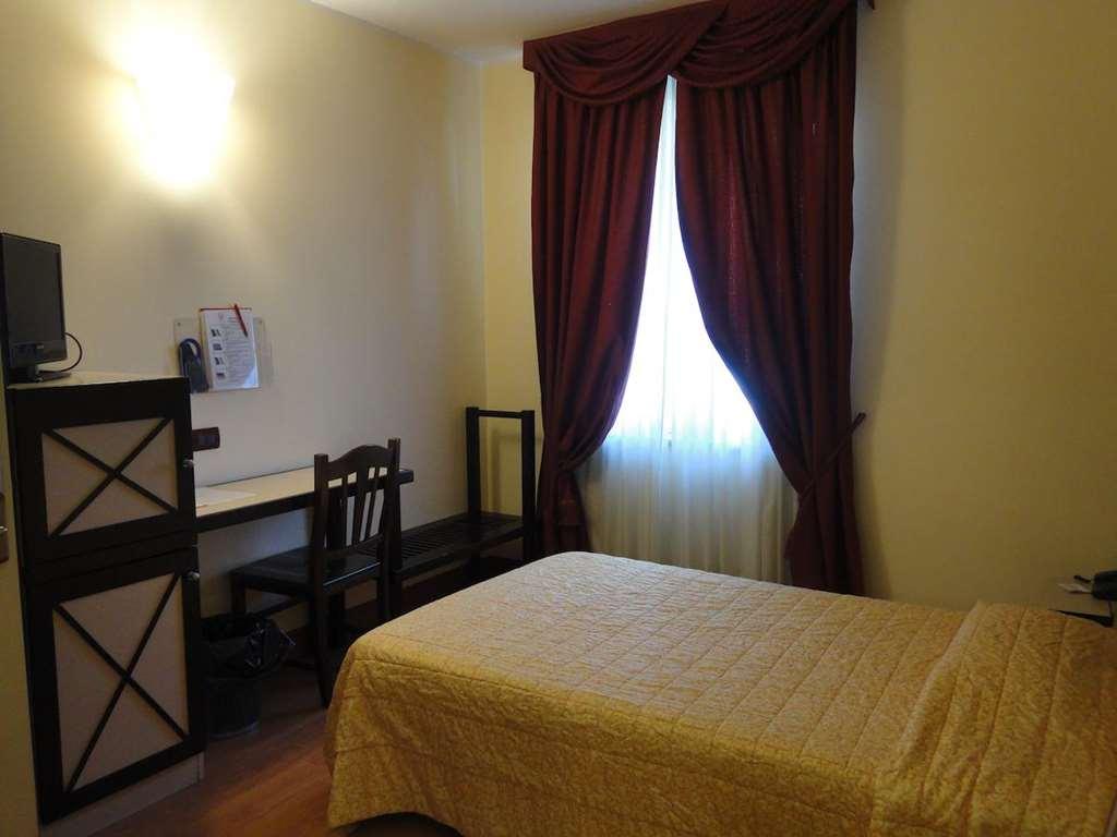 Hotel Vazzana ヴォルピャーノ 部屋 写真