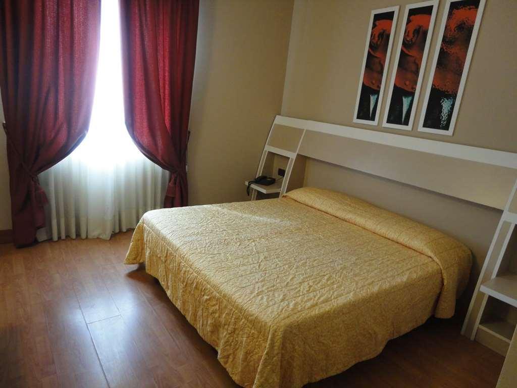Hotel Vazzana ヴォルピャーノ 部屋 写真